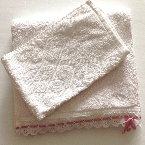 Vintage Caldwell 1 White w Pink Ribbon & Lace Bath Towel +1 Hand Towel Bathroom - Picture 1 of 5